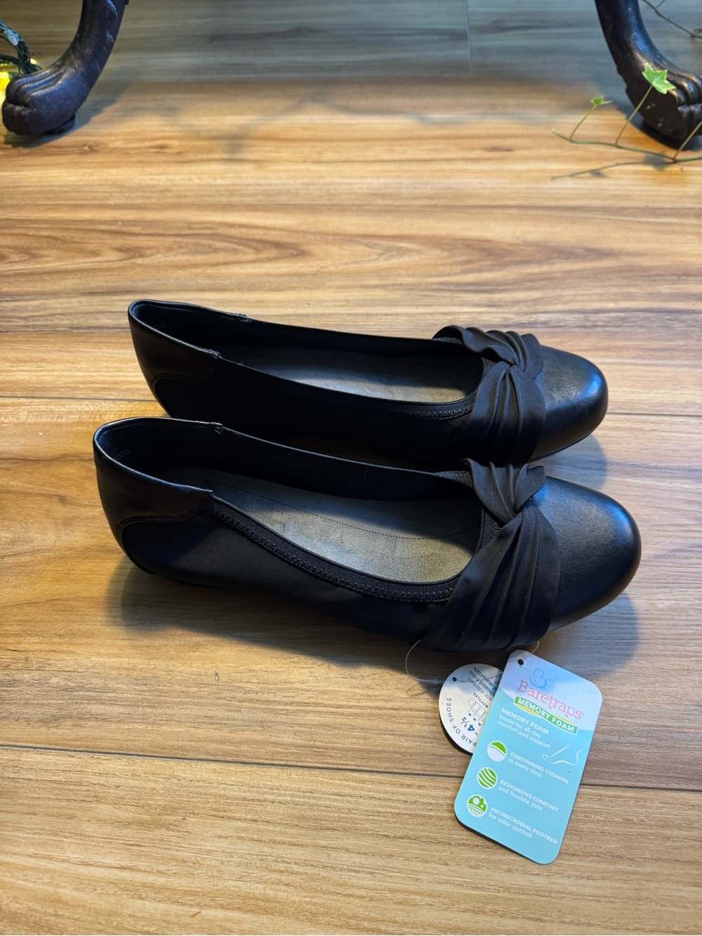 BareTraps Black Knot-Front Slip-On Flats Size 11W